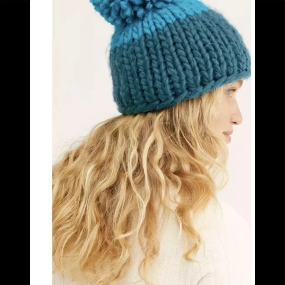 NWOT Free People Cozy Up Color Block Pom Beanie Blue